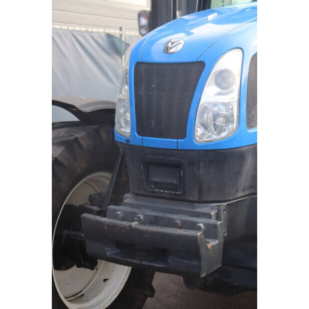 2005 نيو هولاند TS100A-45825300