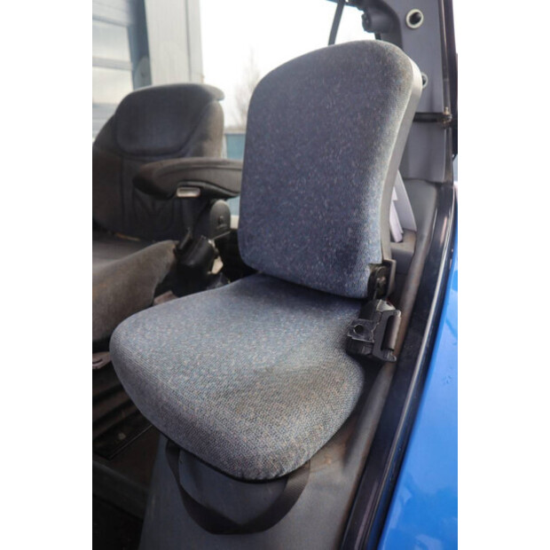 2005 نيو هولاند TS100A-45825313