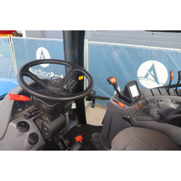 2005 نيو هولاند TS100A-45825314