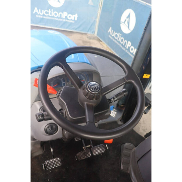 2005 نيو هولاند TS100A-45825316