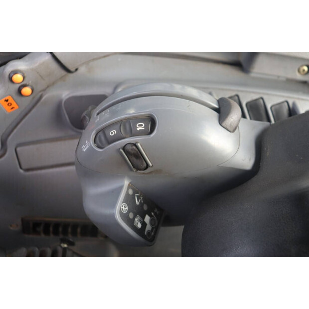 2005 نيو هولاند TS100A-45825318