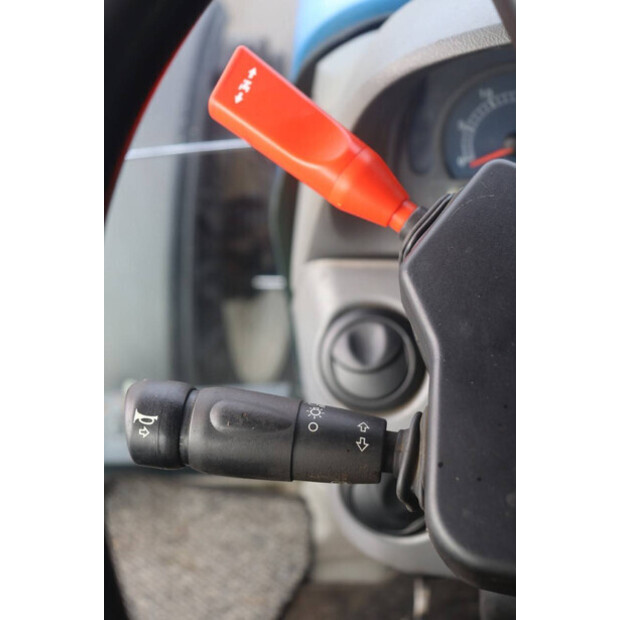 2005 نيو هولاند TS100A-45825324