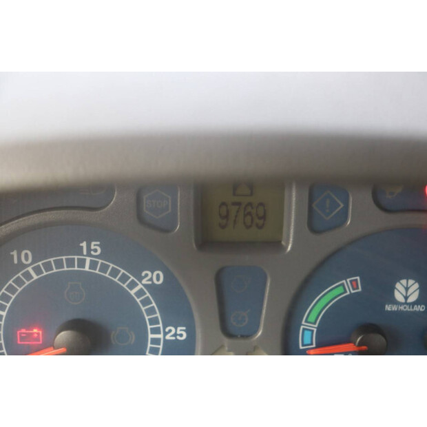 2005 نيو هولاند TS100A-45825330