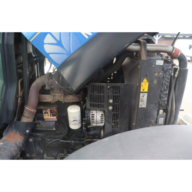 2005 نيو هولاند TS100A-45825338