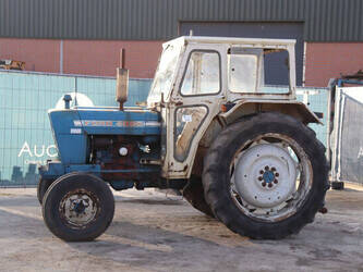 صورة ل تراكتورات زراعية فورد 4000 للبيع في فرنسا