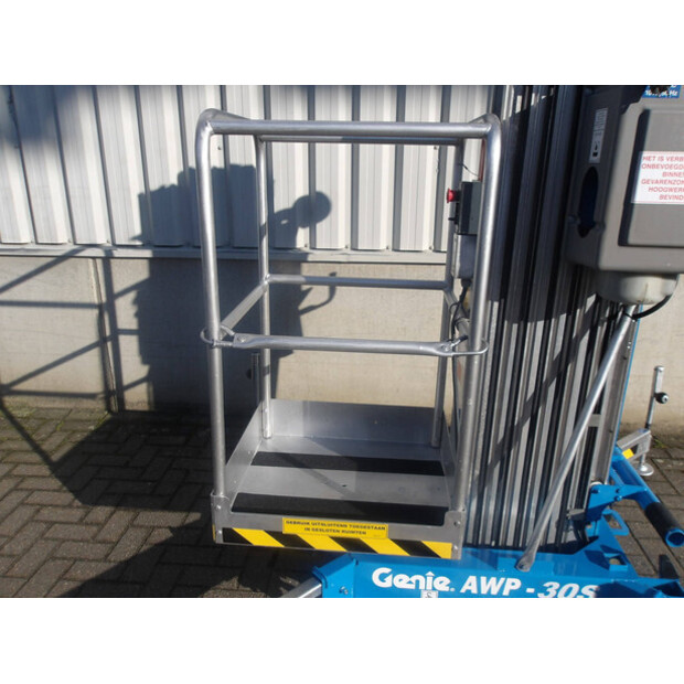 2006 Genie AWP30S-45828366