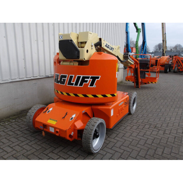 2011 JLG E400AJPN-45828420