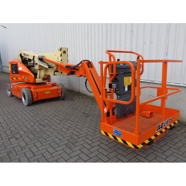 2011 JLG E400AJPN-45828421