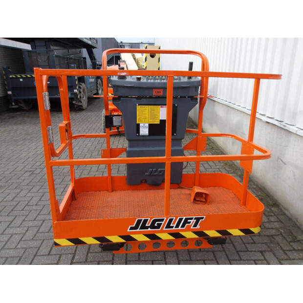 2011 JLG E400AJPN-45828422