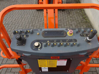 2011-jlg-e400ajpn-1429183-45828423