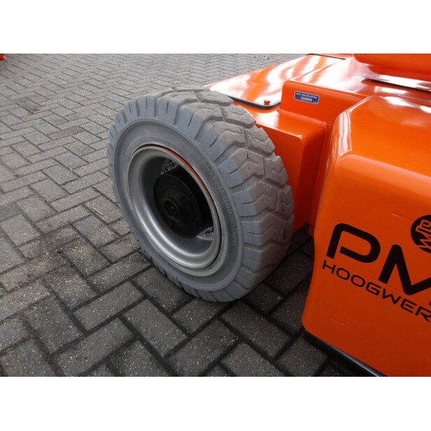 2011 JLG E400AJPN-45828425