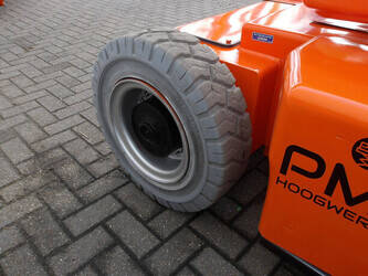 2011-jlg-e400ajpn-1429183-45828425