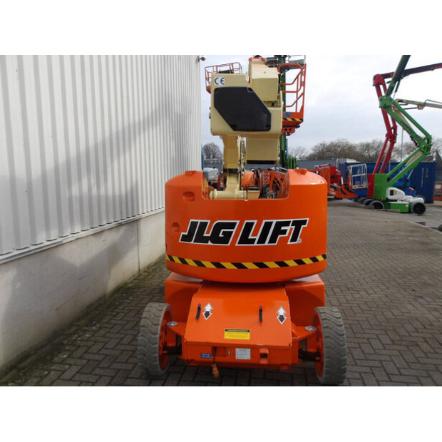 2011 JLG E400AJPN-45828428