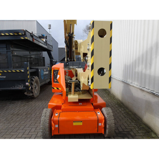 2011 JLG E400AJPN-45828429