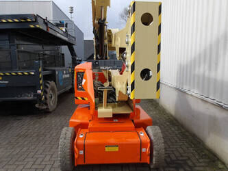 2011-jlg-e400ajpn-1429183-45828429