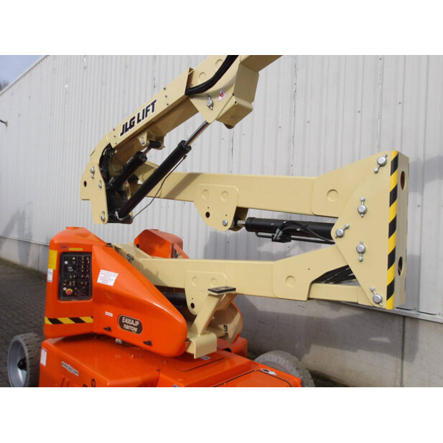 2011 JLG E400AJPN-45828430