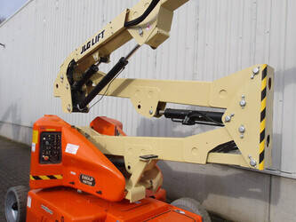 2011-jlg-e400ajpn-1429183-45828430