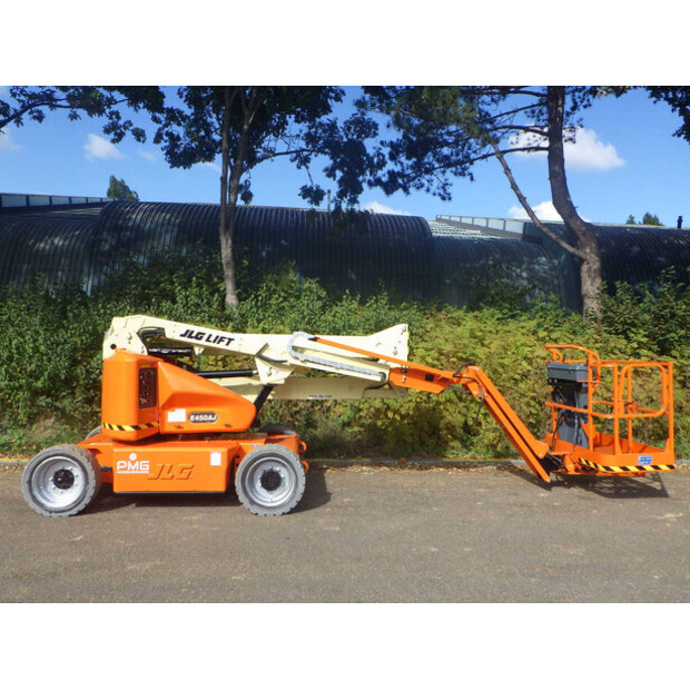 2011 JLG E450AJ-45828453