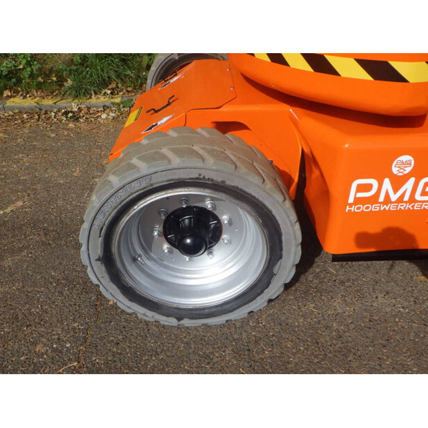 2011 JLG E450AJ-45828459