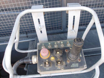 2012-jlg-210-25-45828579