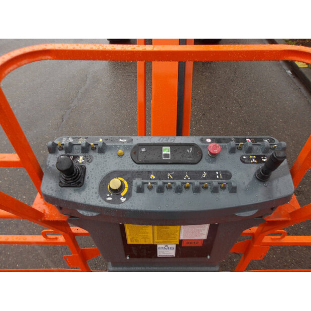 2013 جيه ال جي 800AJ-45828607