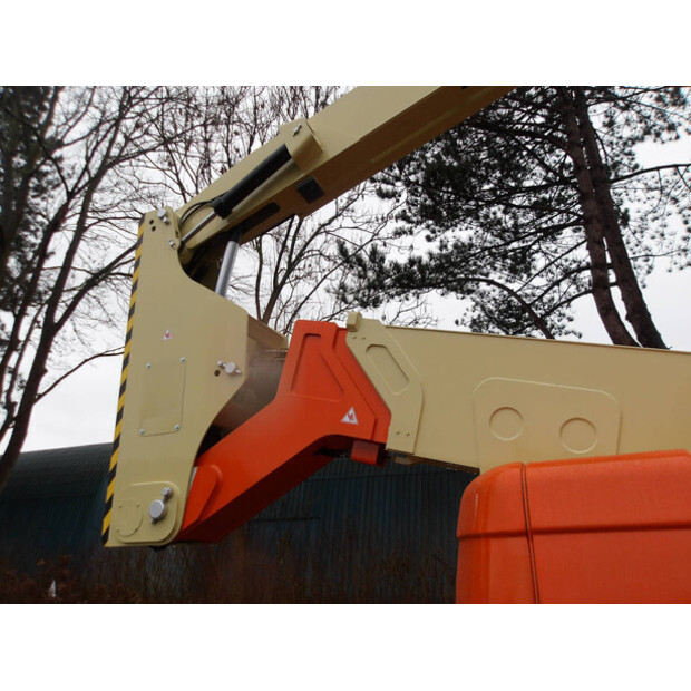 2013 جيه ال جي 800AJ-45828612