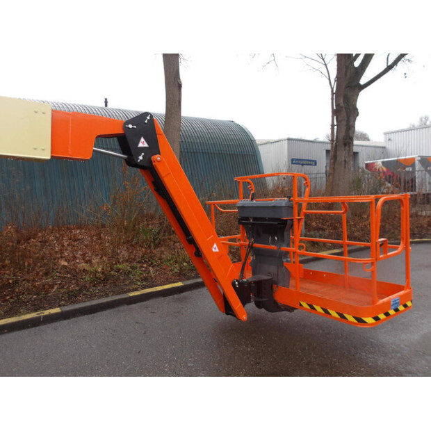 2013 جيه ال جي 800AJ-45828616