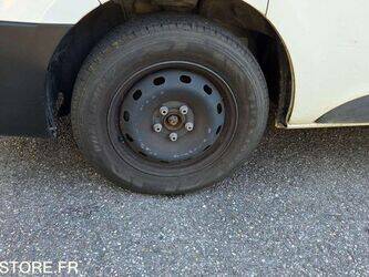 2021-renault-trafic-1429326-45842135