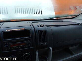 2011-peugeot-boxer-1429330-45842186