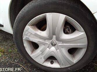 2013-renault-clio-1429332-45842209