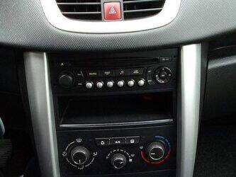 2011-peugeot-207-1429342-45842300