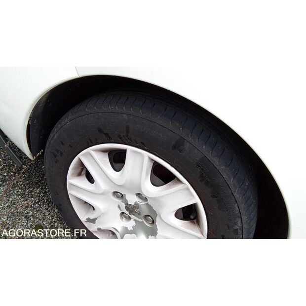 2011 Peugeot 207-45842305