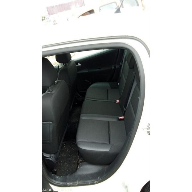 2011 Peugeot 207-45842309