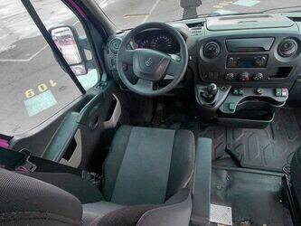 2014-renault-master-1429375-45842687