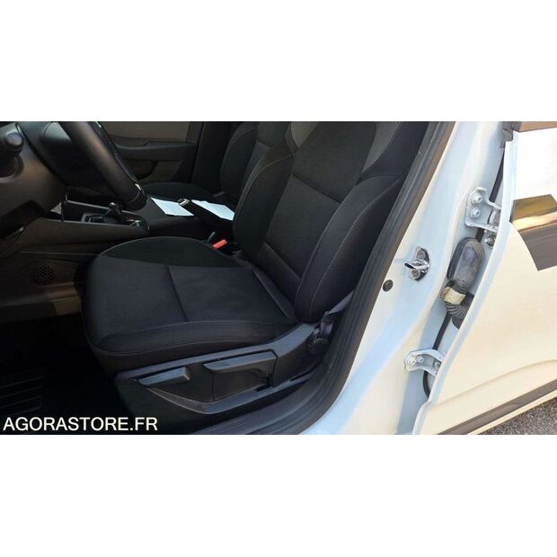 2020 Renault Clio-45842882