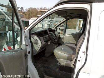 2009-renault-trafic-1429391-45842906