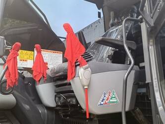 2023-crawler-excavator-pc200-45843312