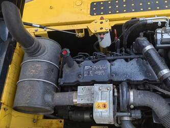 2023-crawler-excavator-pc200-45843315