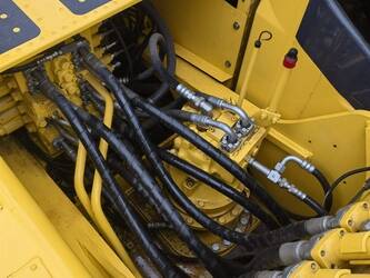 2023-crawler-excavator-pc200-45843316