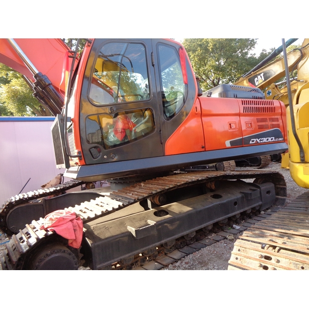 2023 Doosan DX300-45843404