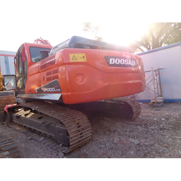 2023 Doosan DX300-45843408