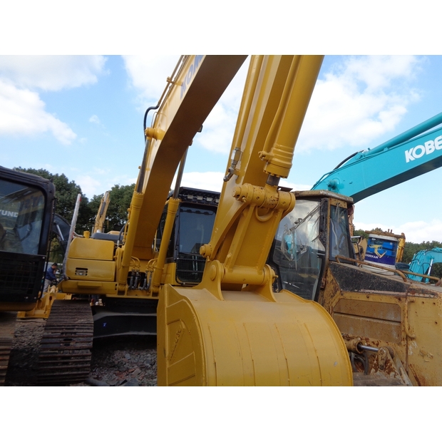 2023 كوماتسو PC220-8US-45843473