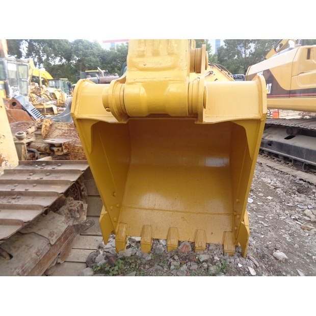 2023 كوماتسو PC220-8US-45843474