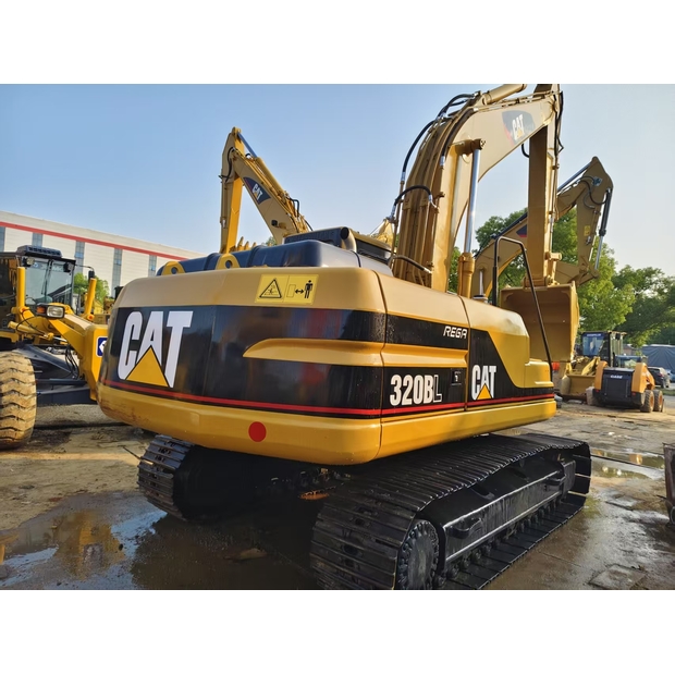 2017 كاتربيلر 320B-45843482