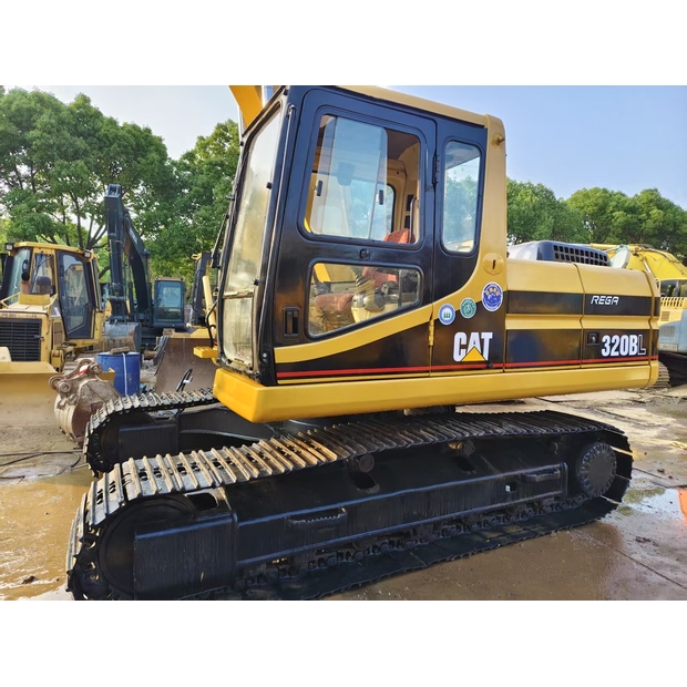 2017 كاتربيلر 320B-45843483