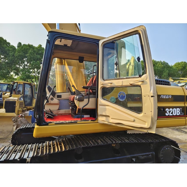 2017 كاتربيلر 320B-45843484