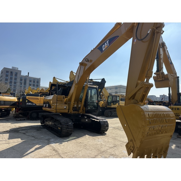 2019 Caterpillar 325C-45845128