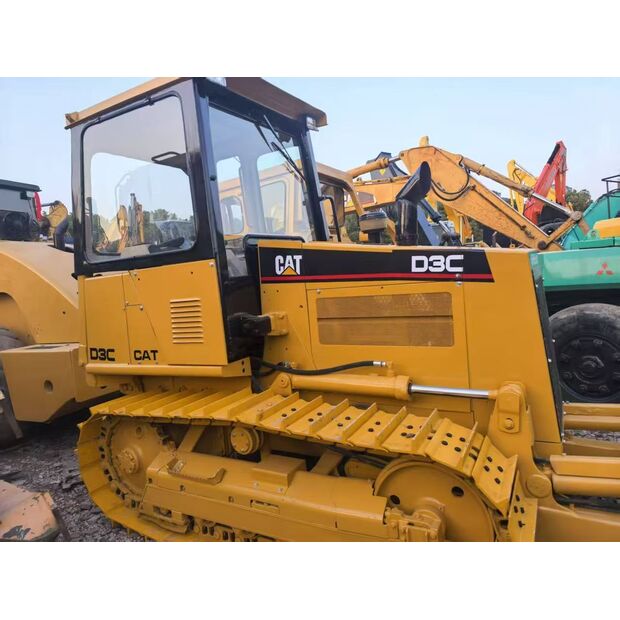 2015 Caterpillar D3C-45845185