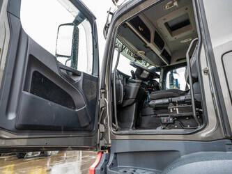 2016-mercedes-benz-arocs-3743-k-1429602-45846217