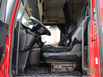 2016-mercedes-benz-actros-2548-1429656-45851314